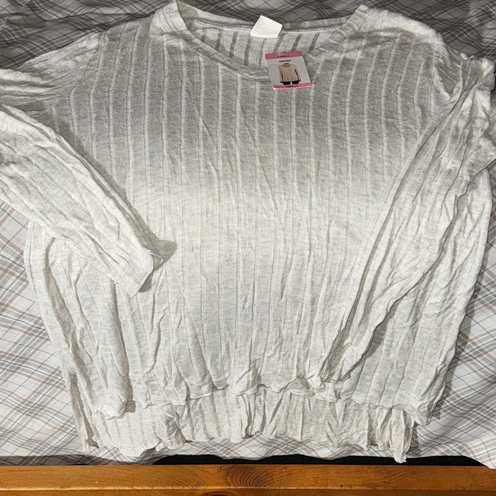 Light Gray Ribbed V-Neck Women's Pullover with Gathered Hem